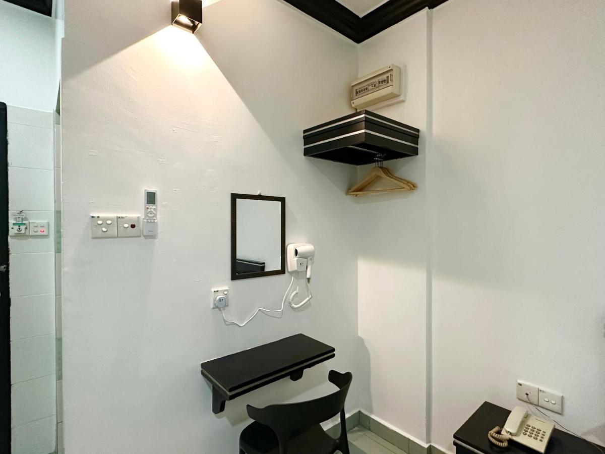 Hotel Tourist City Centre By Hotspot Essential Kota Kinabalu Ngoại thất bức ảnh