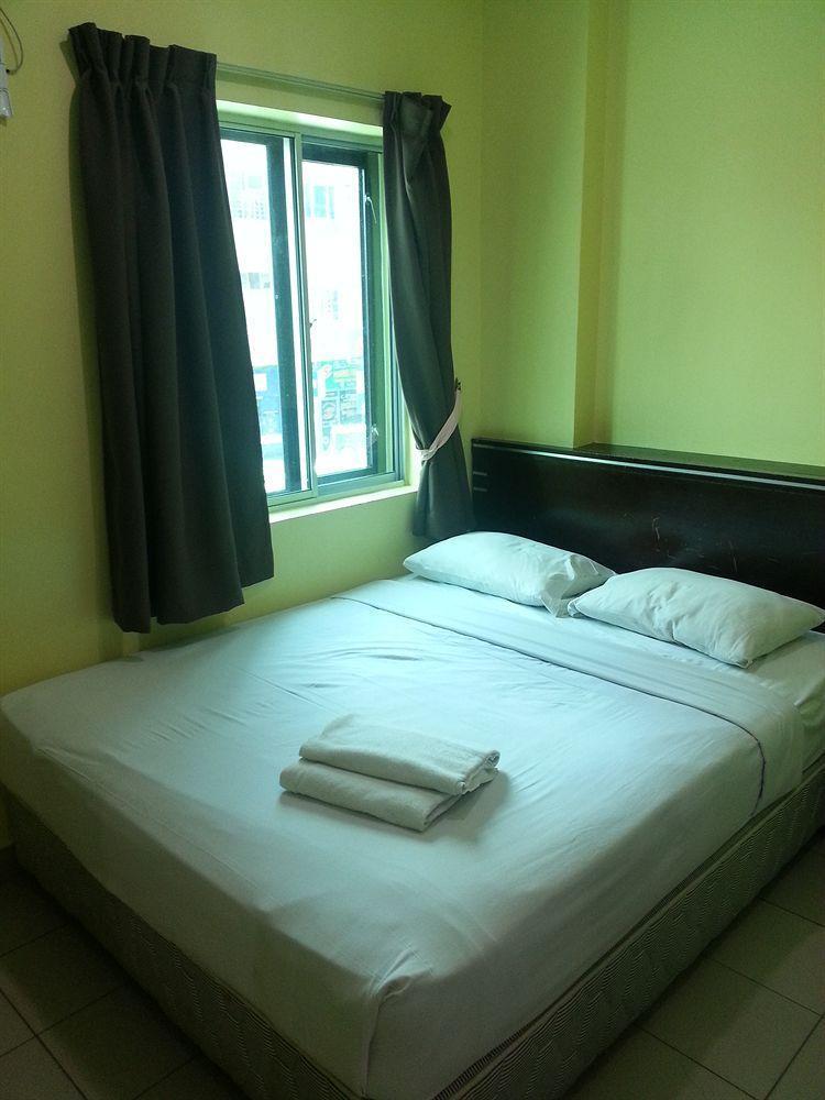 Hotel Tourist City Centre By Hotspot Essential Kota Kinabalu Ngoại thất bức ảnh