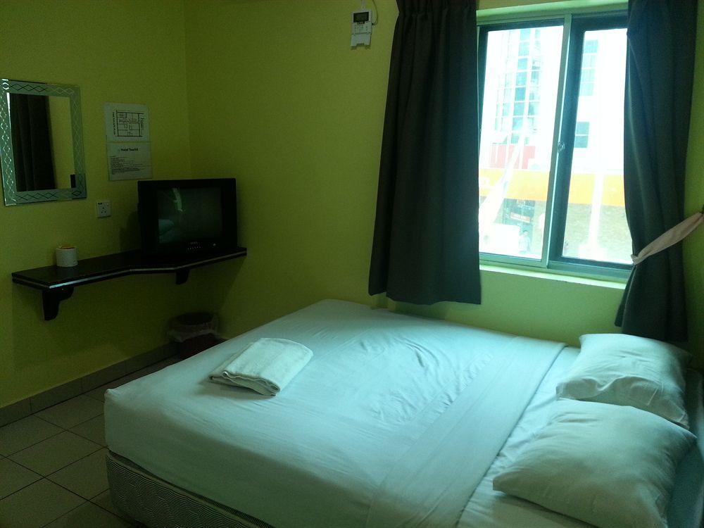 Hotel Tourist City Centre By Hotspot Essential Kota Kinabalu Ngoại thất bức ảnh